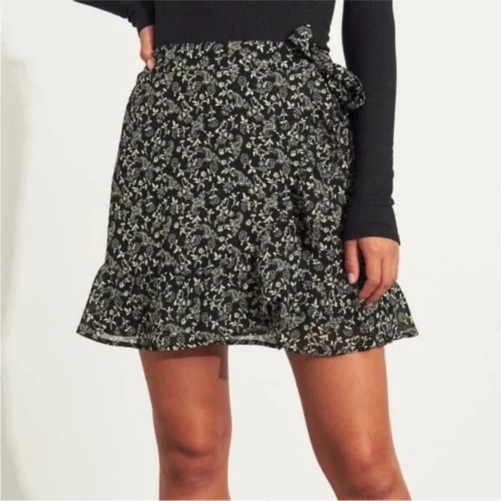 Hollister Faux Wrap Skirt Floral & Paisley Black Mini Chiffon Women's - Large